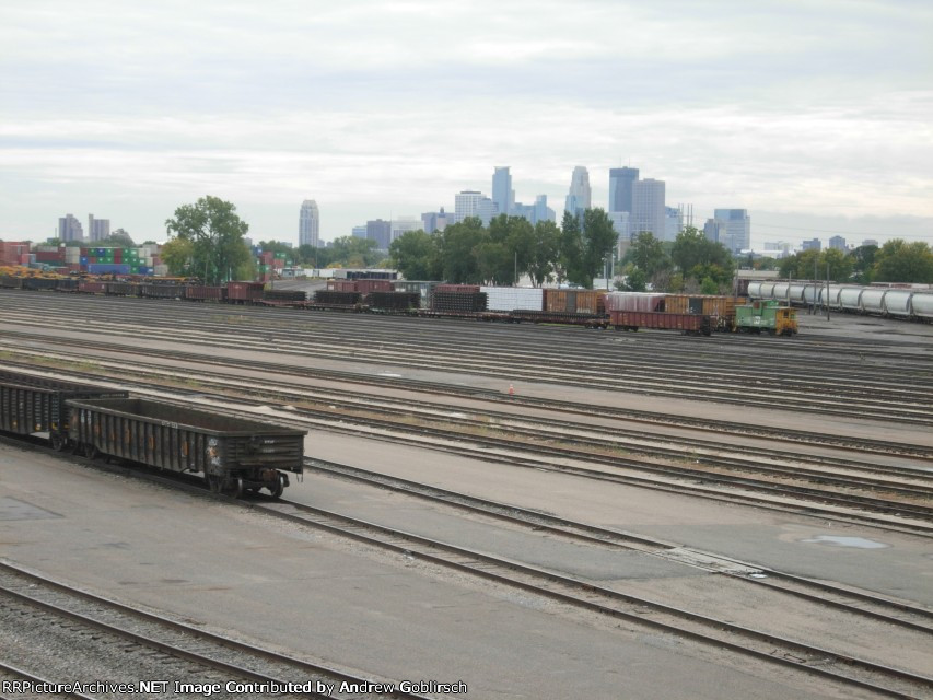 Freight Cars + BN 12374